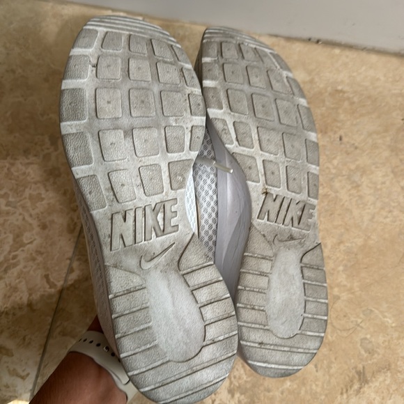 Nike shoes - Picture 4 of 5